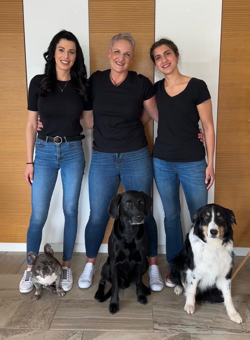 Team Tierphysiotherapie Weber - Nadine Weber, Assiya Kattwinkel und Michele Wagner